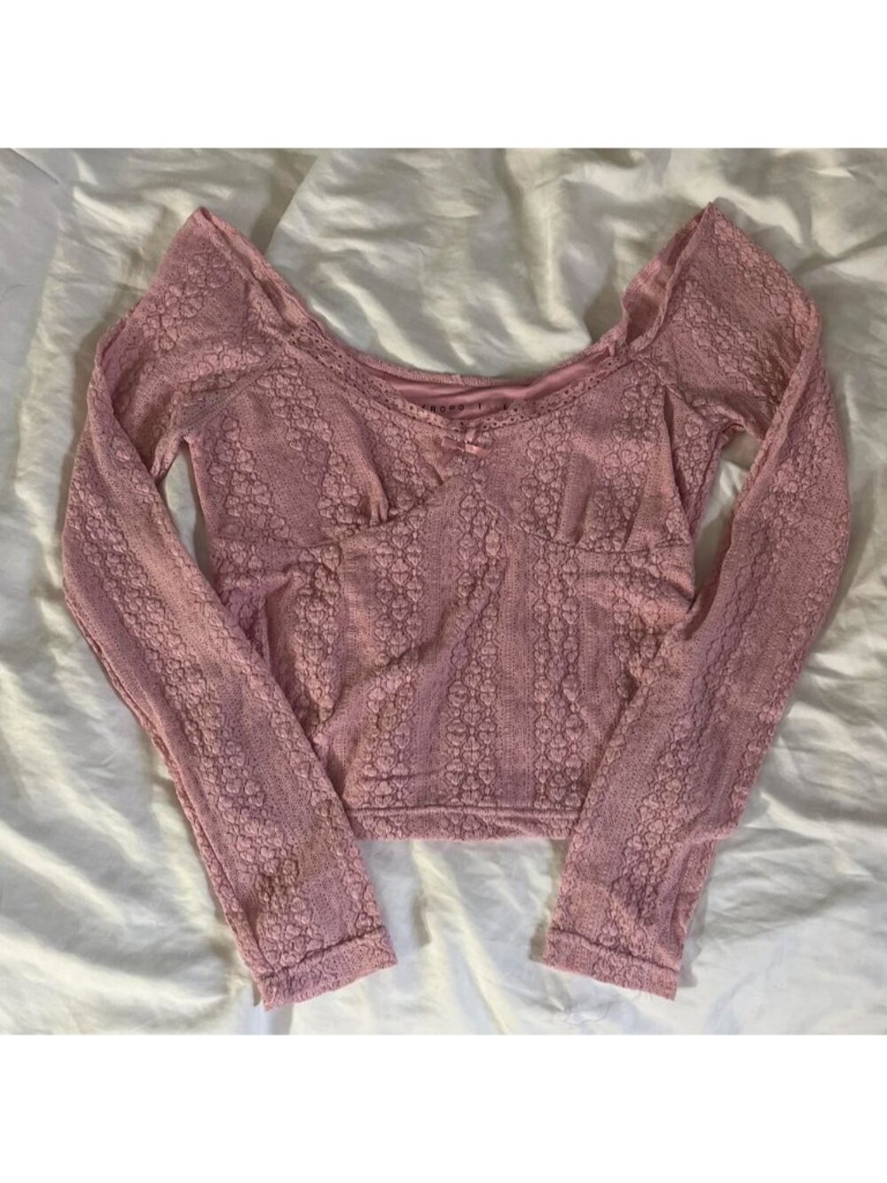 aeropostale pink lace long sleeve top, little bow in middle!